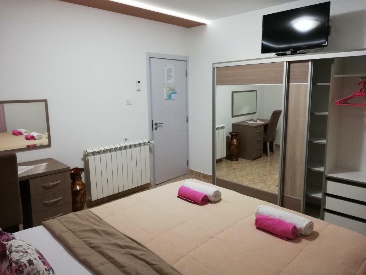 Apartments Familia Budva Buitenkant foto